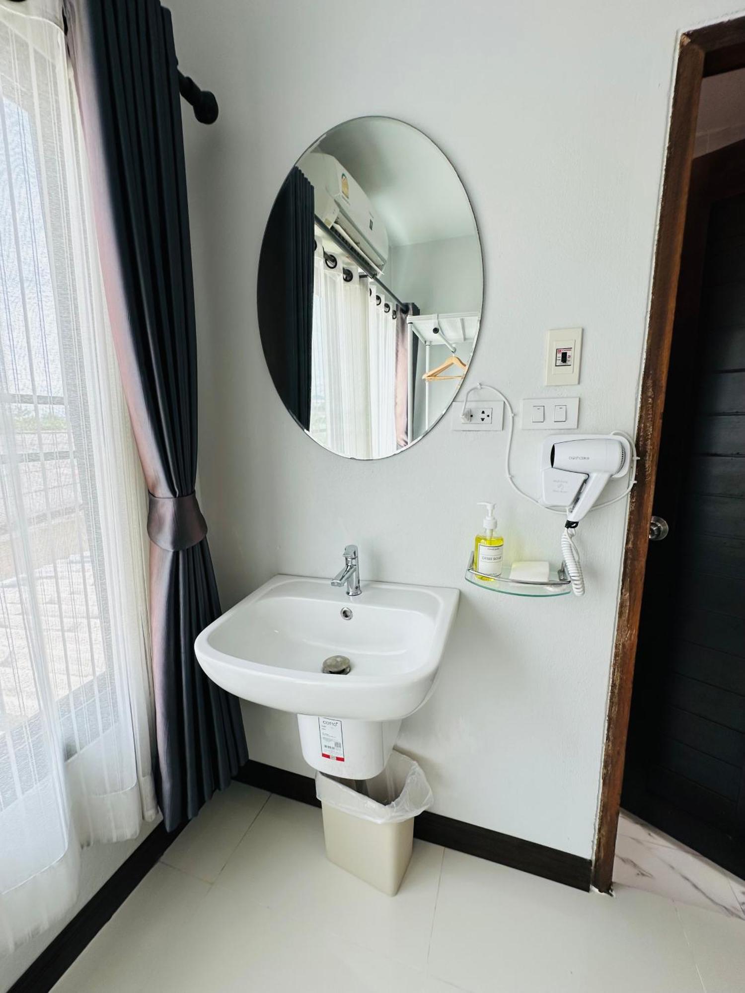 Service Apartment Lampang Room202 ใจกลางเมืองใกล้กาดกองต้า Exterior photo