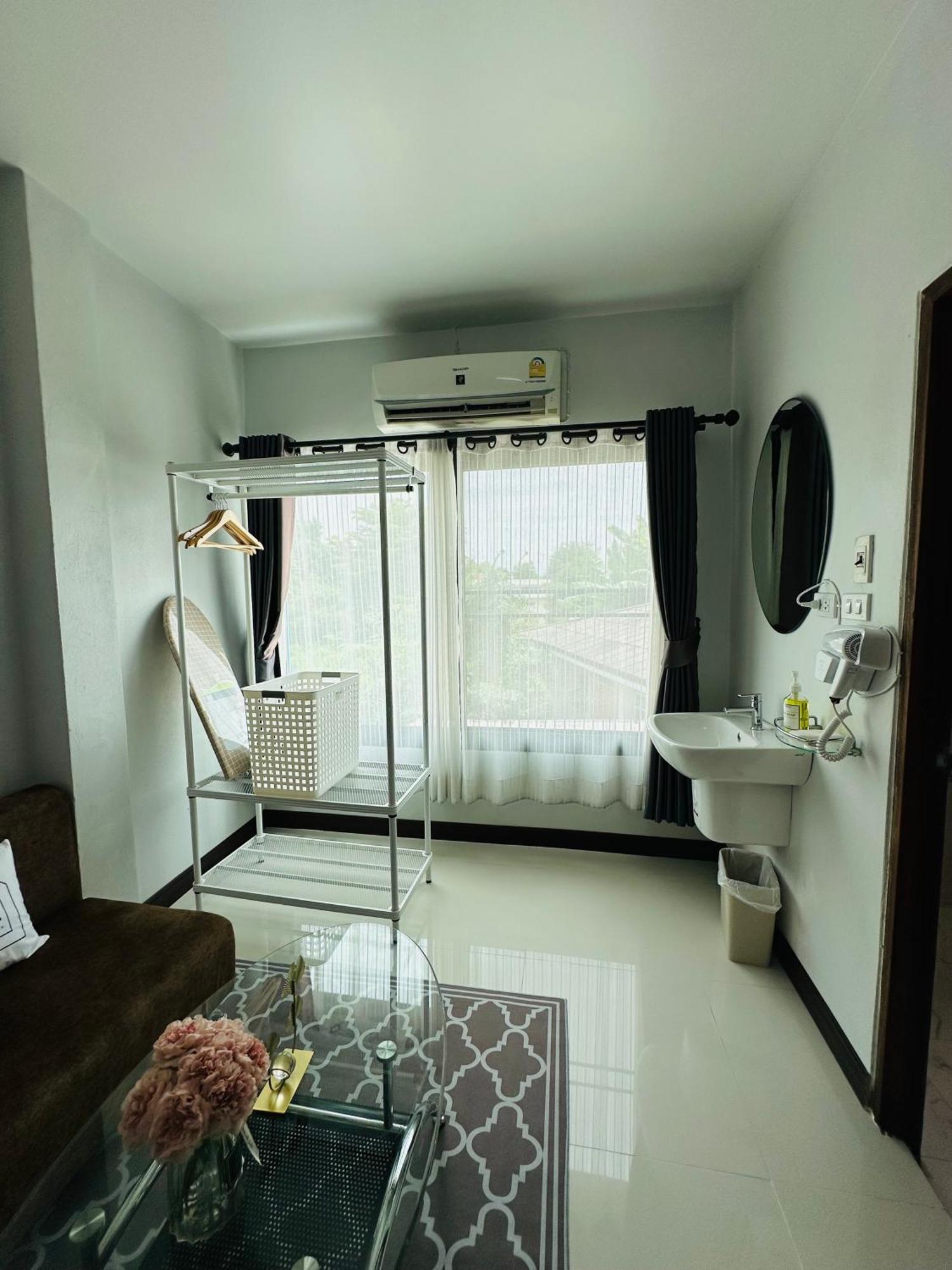 Service Apartment Lampang Room202 ใจกลางเมืองใกล้กาดกองต้า Exterior photo